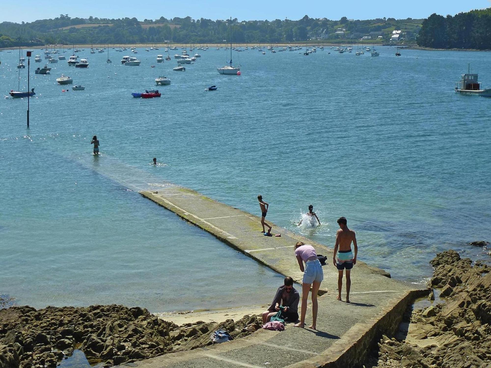Pretty Breton Holiday Home In A Top Location Plougasnou Eksteriør billede